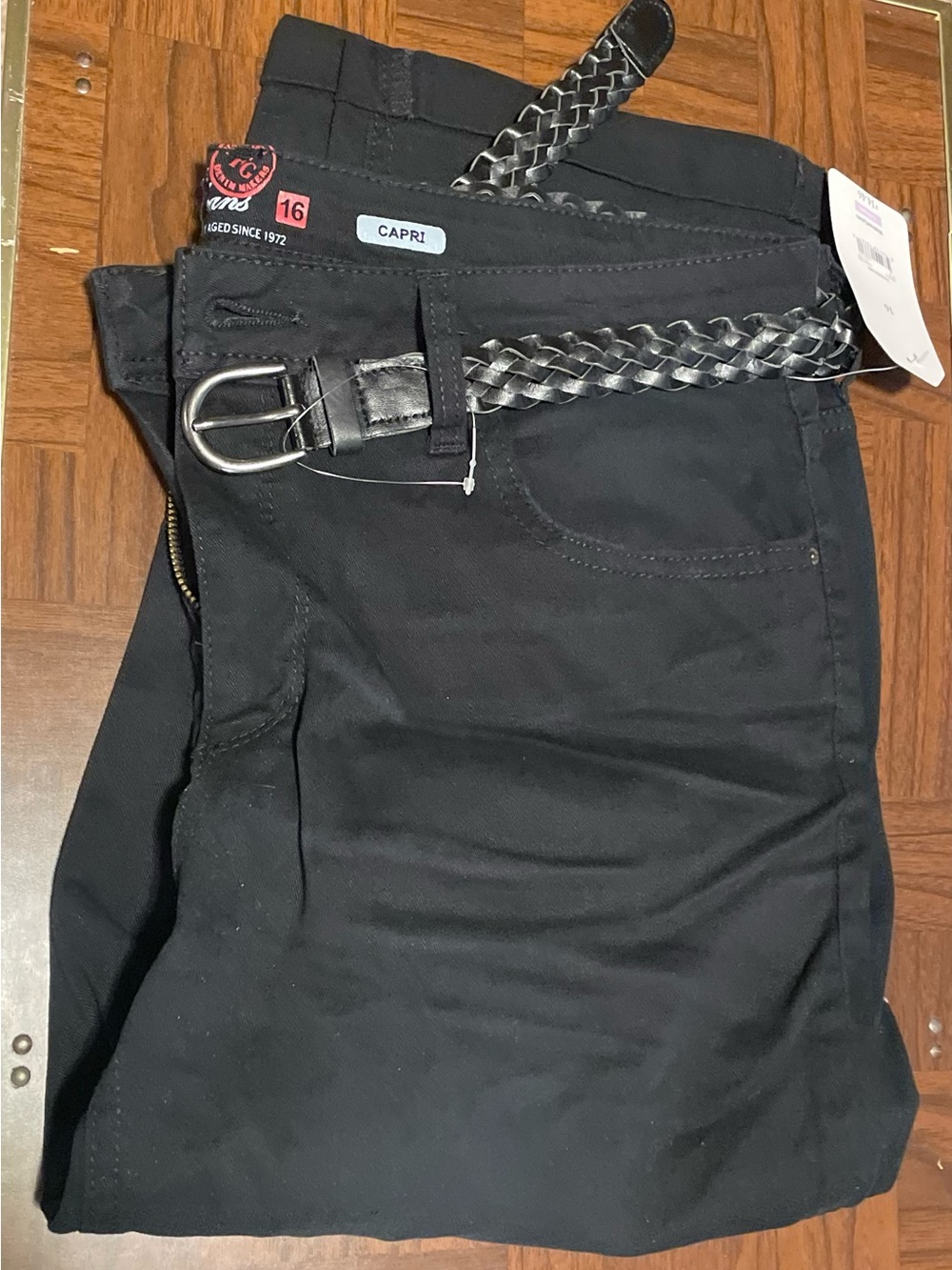 Women’s Black Belted Capri Pants Size 16 Faded Glory. New With Tags